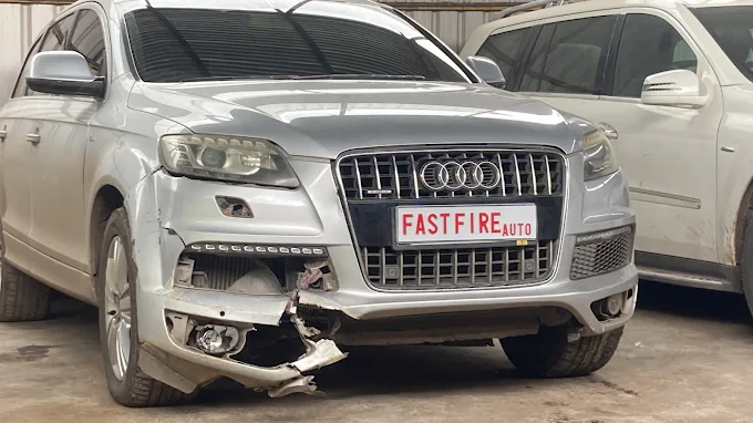 Audi Q7 in Workshop